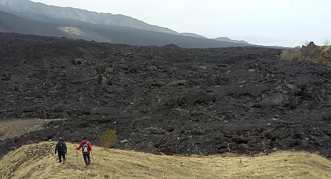 Ricercatori nella valle del Bove sull'Etna