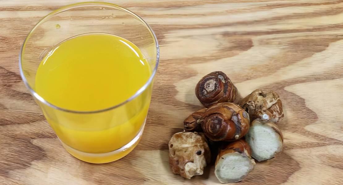 Jamu - una bevanda indonesiana preparata con lo zenzero Kencur