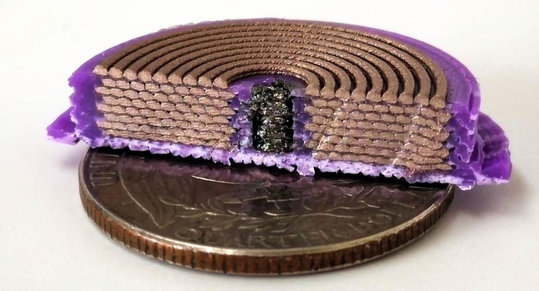 I ricercatori del MIT hanno modificato una stampante 3D multi-materiale in modo che potesse produrre solenoidi tridimensionali in un unico passaggio sovrapponendo bobine ultrasottili di tre materiali diversi.