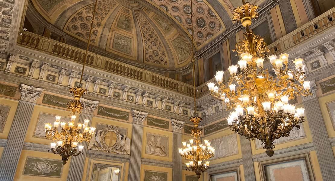 Lampadari immortalati in una stanza della Villa Reale di Monza