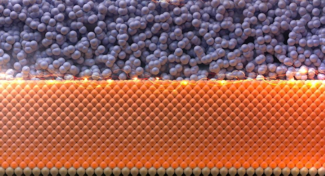 Una pellicola spessa pochi atomi di fosfuro di niobio non cristallino conduce meglio attraverso la superficie per rendere il materiale, nel suo complesso, un conduttore migliore.
