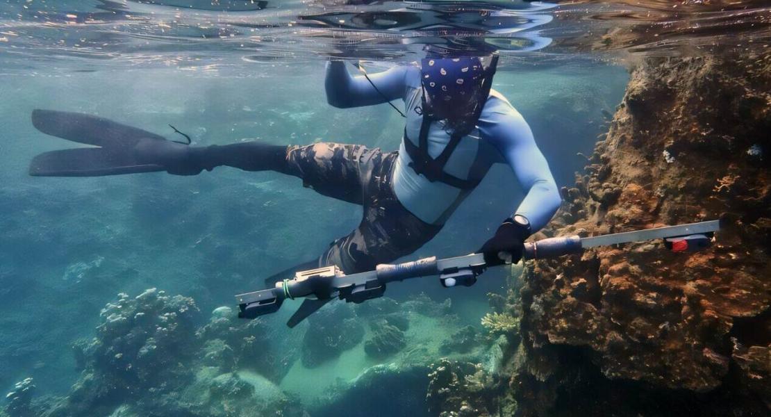 Mike Gil che traccia il movimento dei pesci nel Golfo della Thailandia.