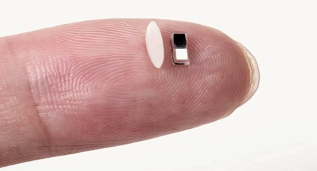 Il pacemaker è così piccolo che può essere iniettato non invasivamente nel corpo tramite una siringa.
