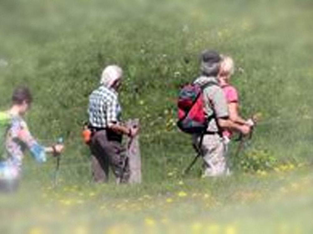 Gente che passeggia