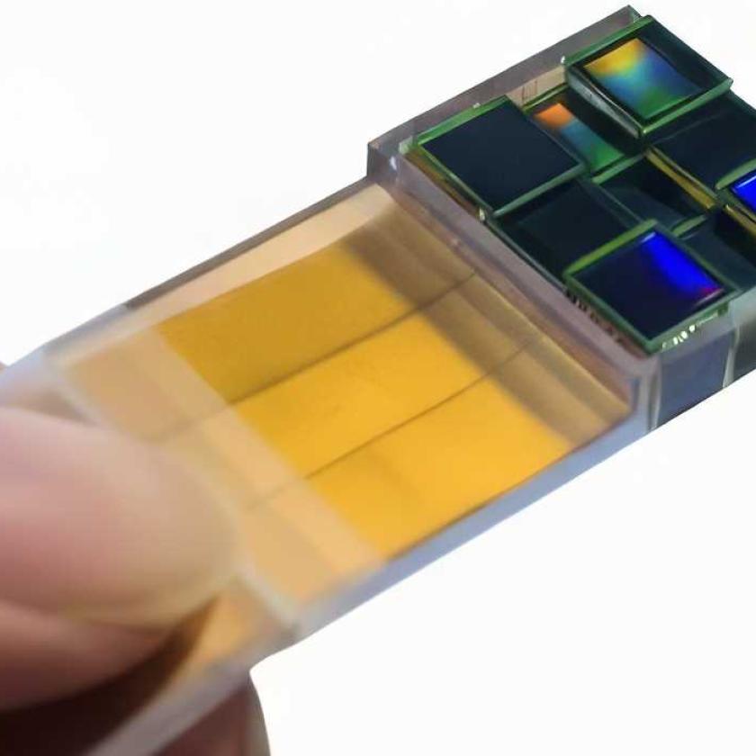 Il laboratorio del professor Guoan Zheng ha sviluppato un nuovo sensore di immagine che raggiunge la super risoluzione ottica senza lenti. Ispirato al telescopio che ha catturato la prima immagine del buco nero, il dispositivo utilizza più sensori che lavorano in concerto, unendo computazionalmente le loro osservazioni per vedere i dettagli più fini.